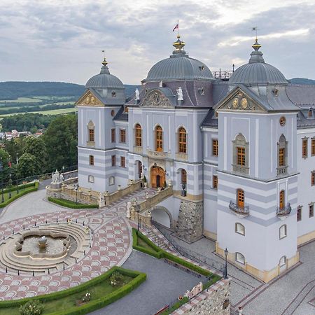 Galicia Nueva, Castle Hotel Lučenec エクステリア 写真