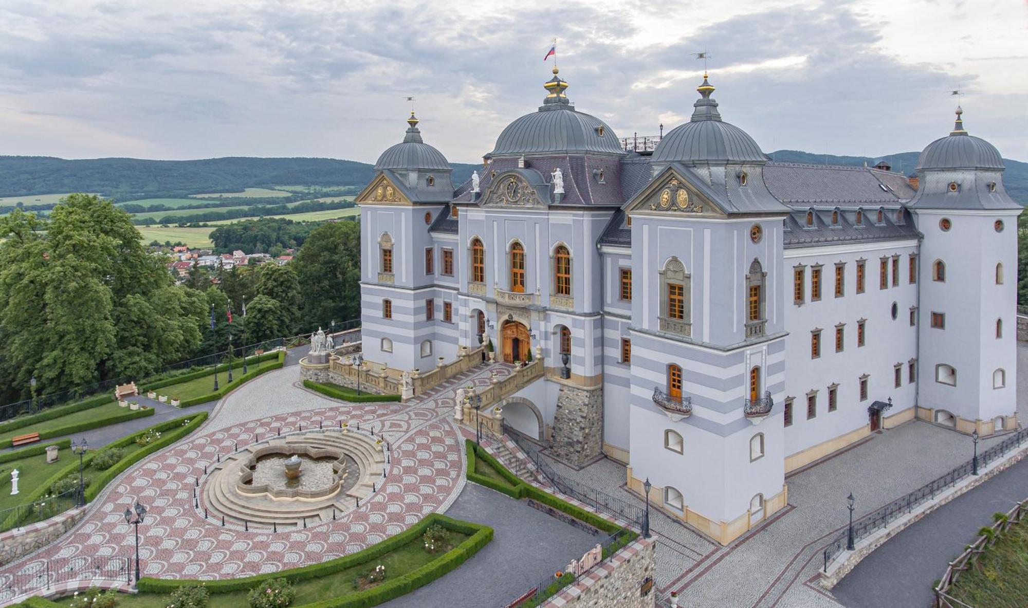 Galicia Nueva, Castle Hotel Lučenec エクステリア 写真